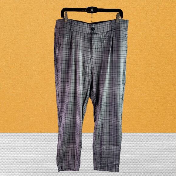 Torrid Women's 16 Gray Plaid Relaxed Taper Challis Plaid High Rise Cropped Pants - Picture 2 of 11